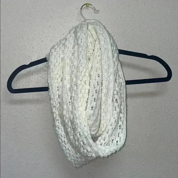 🛍 3 for $20 Cream Infinity Scarf - Picture 1 of 3